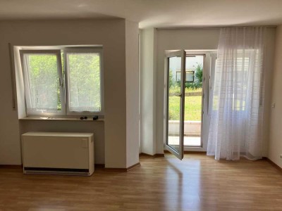 Exklusive, vollständig renovierte 2-Zimmer-Wohnung mit Balkon und Einbauküche in Karlsruhe