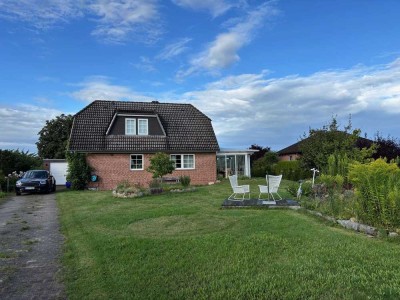 Exklusives Einfamilienhaus mit Wintergarten, Koiteich und großzügigem Grundstück in Garstedt