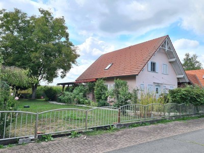 Einfamilienhaus mit Vollkeller samt angebauter Garage und überdachter Terrasse in ruhiger Sackgassenlage !