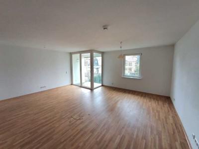 Wunderschöne 2- Raumwohnung mit Balkon-*Besichtigung unter Tel.0172 3954517