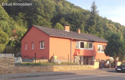 Freistehendes Haus mit Einliegerwohnung und schönem Garten!