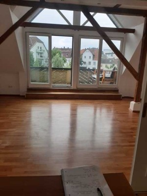 Lichtdurchflutete 4 Zimmer Wohnung in absolut zentraler Lage von Bad Lippspringe zu vermieten.