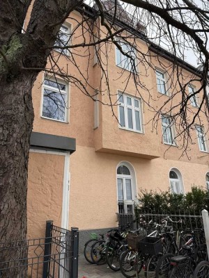 Charmante 3-Zimmer-Altbauwohnung am Romanplatz - provisionsfrei von Privat zu verkaufen