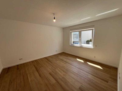 Erstbezug nach Sanierung: ansprechende 2-Zimmer-Wohnung mit EBK  in Neu-Isenburg