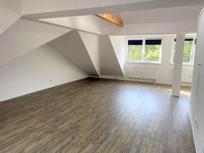 ***Top ausgebautes Single-Dachstudio in Neu-Isenburg***