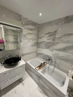 Moderne und stilvolle 2 Zimmer Wohnung mit Balkon und Stellplatz