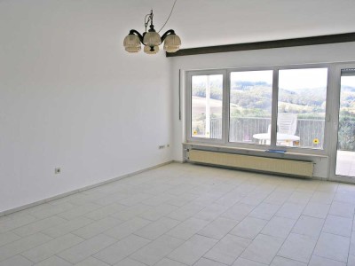 Langgöns - großes Haus mit 9 Zimmer, Terrasse, 2 Balkonen, 3 Bäder und Doppelgarage/WG geeignet