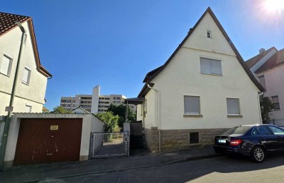 Einfamilienhaus mit Garten, Terrasse und Garage möchte renoviert und wieder bewohnt werden!