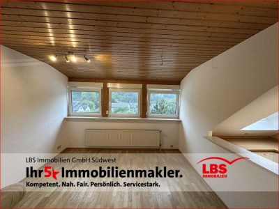 Lichtdurchflutete 2,5-Zimmer-Dachgeschosswohnung mit Blick auf die Kyrburg