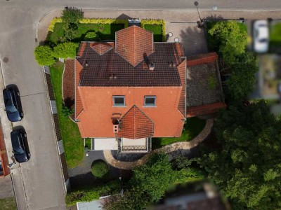 Top modernisiertes EFH  zzgl. großer 4 -Zimmer- Einliegerwohnung in Merzhausen