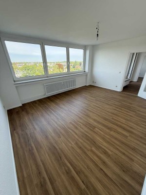 Erstbezug nach Sanierung: Helle 4,5-Zimmer-Wohnung mit Balkon & TG-Stellplatz in Köln-Neubrück