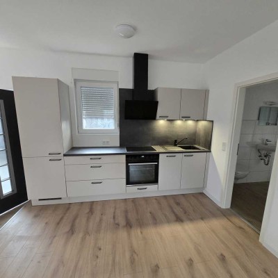 Frisch renoviert & mit großer Terrasse – charmante 2-Zimmer-Wohnung für Singles in Mannheim-Gartenst