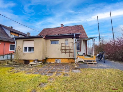 Großes Potential zur Kern- oder As-Sanierung zentral in Liebenau. - In 5 Min. auf die Autobahn.