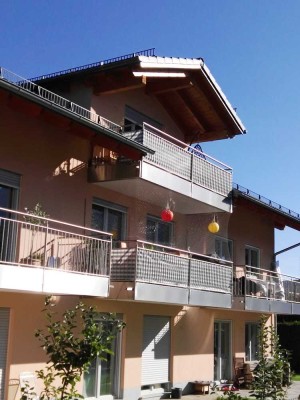 Neuwertige 3,5-Zimmer-Maisonette-Wohnung mit 2 Balkonen Bergblick in Aschau
