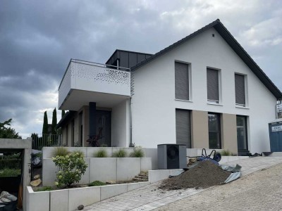 Neubau Erstbezug, großzügige, helle 1,5-Zi-DG-Wohnung Effizienzklasse A+ in Ispringen