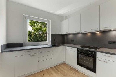 ERSTBEZUG: Hochwertig sanierte Wohnung mit Einbauküche!