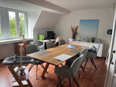 Sanierte 2-Zimmer-Wohnung mit Einbauküche in Düsseldorf