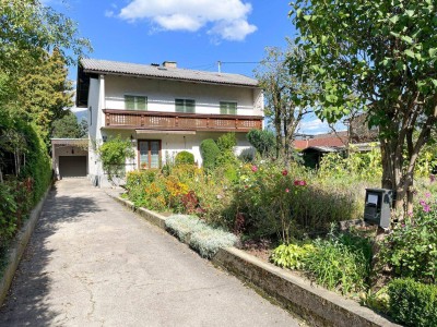 IHR NEUES ZUHAUSE: GERÄUMIGES EINFAMILIENHAUS MIT TERRASSE, GARTEN, UND GARAGE!