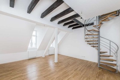 Frisch renoviert – 2 Zimmer im Dachgeschoss