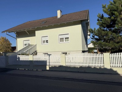 Saubersdorf - Ortszentrum! Gepflegtes Familienhaus – 6 Zimmer, Balkon & Garagen für € 430.000,00!
