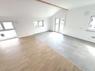 ERSTBEZUG! Ruhige 3-Zimmer-Dachgeschoss-Wohnung mit Balkon u. Hobbyraum