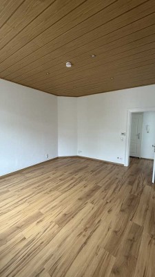 Vollständig renovierte 4-Zimmer-Wohnung in Frankfurt am Main