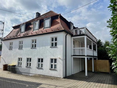 Großzüge und helle 125 m² Wohnung im Einzelbaudenkmal mit Balkon