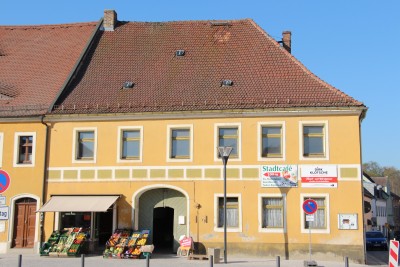 Gewerbeeinheit, Ladengeschäft mit Lagerraum und Büro