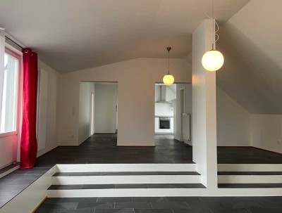 Großzügige Dachgeschosswohnung mit schöner Terrasse in beliebter Wohnlage!