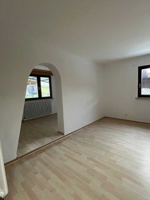 Attraktive 5-Zimmer-Wohnung mit Terrasse in Hallgarten
