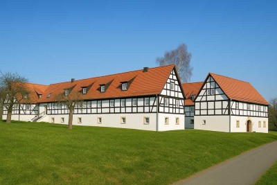 Frisch renovierte 2-Zimmer-Wohnung mit hochwertigem Laminat in ruhiger Lage von Hühndorf