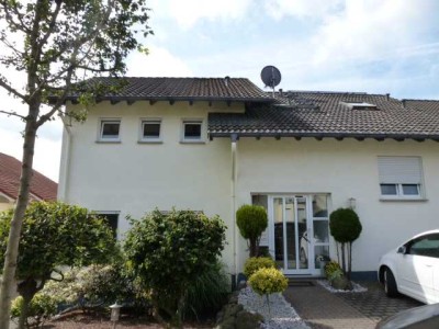 sehr schöne, gepflegte Wohnung (ruhige Lage)