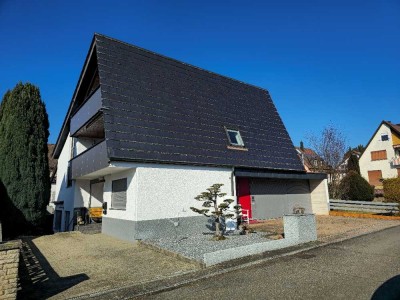 "Architektonisch ansprechendes und großzügiges Einfamilienhaus mit ELW in Top-Lage von Steinenbronn"