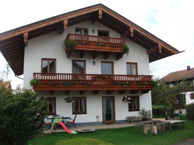 Stilvolle, hochwertige und ruhige 2-Zimmer-DG-Wohnung in Rimsting, Pinswang