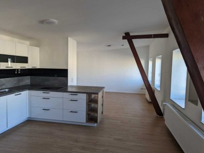 Geräumige 3,5-Raum-Maisonette mit EBK, kl. Balkon, 2 Bädern + PKW-Stellplatz*