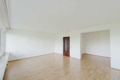 Helle 1,5-Zimmer Wohnung mit Balkon, Schwimmbad und Sauna