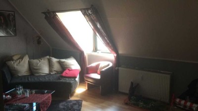 Helle, gemütliche Dachgeschosswohnung mit Wohnküche