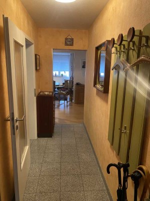 Terrassenwohnung mit drei Zimmern sowie Balkon