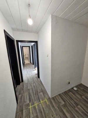 650 € - 90 m² - 3.0 Zi. Charmante  Altbau Dachgeschosswohnung in bester innenstadt Lage,