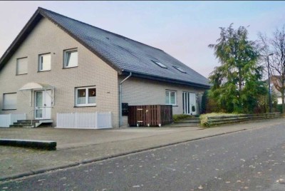 Großzügige, helle 3-Zimmer Dachgeschosswohnung in Hellern