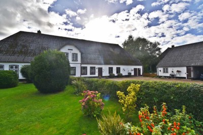 Großes 2-Familienhaus mit Ausbaureserve bei Husum/Nordsee in Oster-Ohrstedt