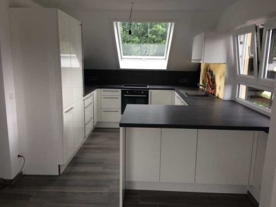 Geschmackvolle, modernisierte 3-Zimmer-Dachgeschosswohnung mit geh. Innenausstattung mit Balkon