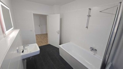 + + + Top sanierte 3-Zimmer Dachgeschosswohnung mit Einbauküche + + +