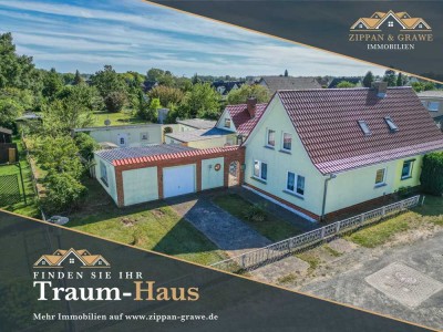 Doppelhaushälfte mit großem Grundstück, zwei Bungalows und vielseitigen Nutzungsmöglichkeiten