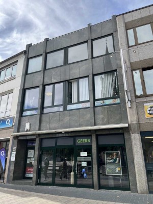 Raumwunder in der Fußgängerzone von Euskirchen mit GROßER Dachterrasse !
