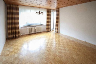 Gute geschnittene 3 Zimmer Wohnung mit Balkon