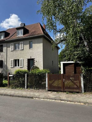 Stadtvilla als DHH, 4. Zi., ca. 105 m² Wfl. und Ausbaures. im DG (5. Zi.); 360 m² Grdstk.!!!