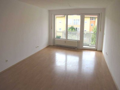 Sehr schöne helle 2 Zi. OG Wohnung mit Einbauküche, Balkon und TG Einzelstellplatz in Haag