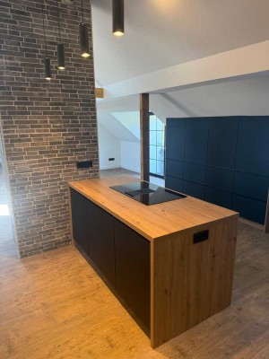 Erstbezug nach Sanierung mit Balkon: Freundliche 2,5-Zimmer-Loft-Wohnung mit lux. Innenausstattung