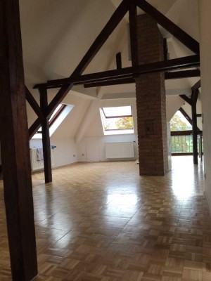 Sehr schöne und helle 2 Zimmerwohnung direkt am Rennbahnpark.
